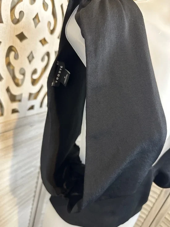 Trouvé Black Deep V sleeveless blouse Size M - Picture 5 of 12